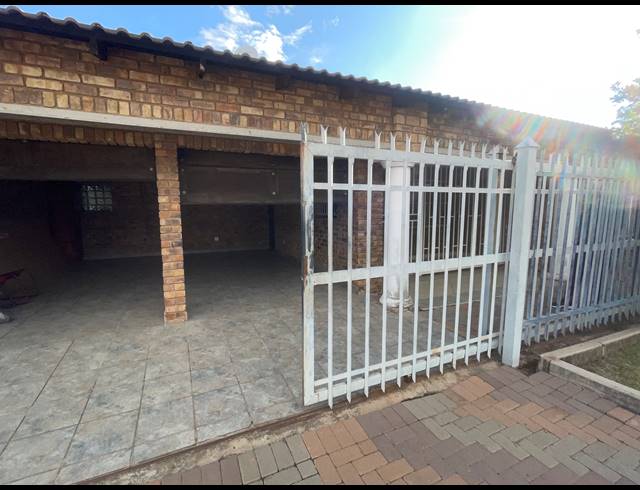 4 BEDROOM HOUSE FOR SALE IN SOSHANGUVE L